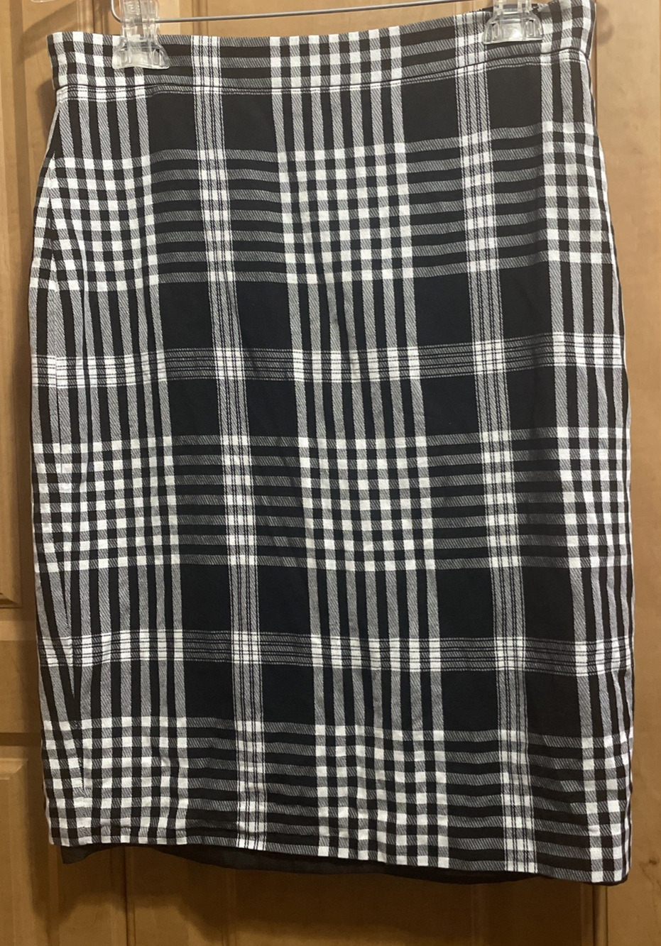 ANN TAYLOR Skirt Size 8 Linen Blend Plaid Pencil Black White Business Casual